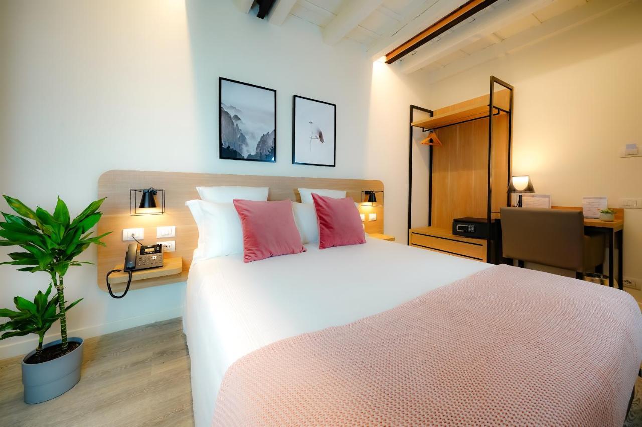 Bergamo Inn 15 מראה חיצוני תמונה A room at the hotel