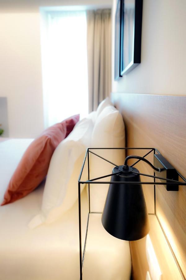 Bergamo Inn 15 מראה חיצוני תמונה A wall-mounted lamp