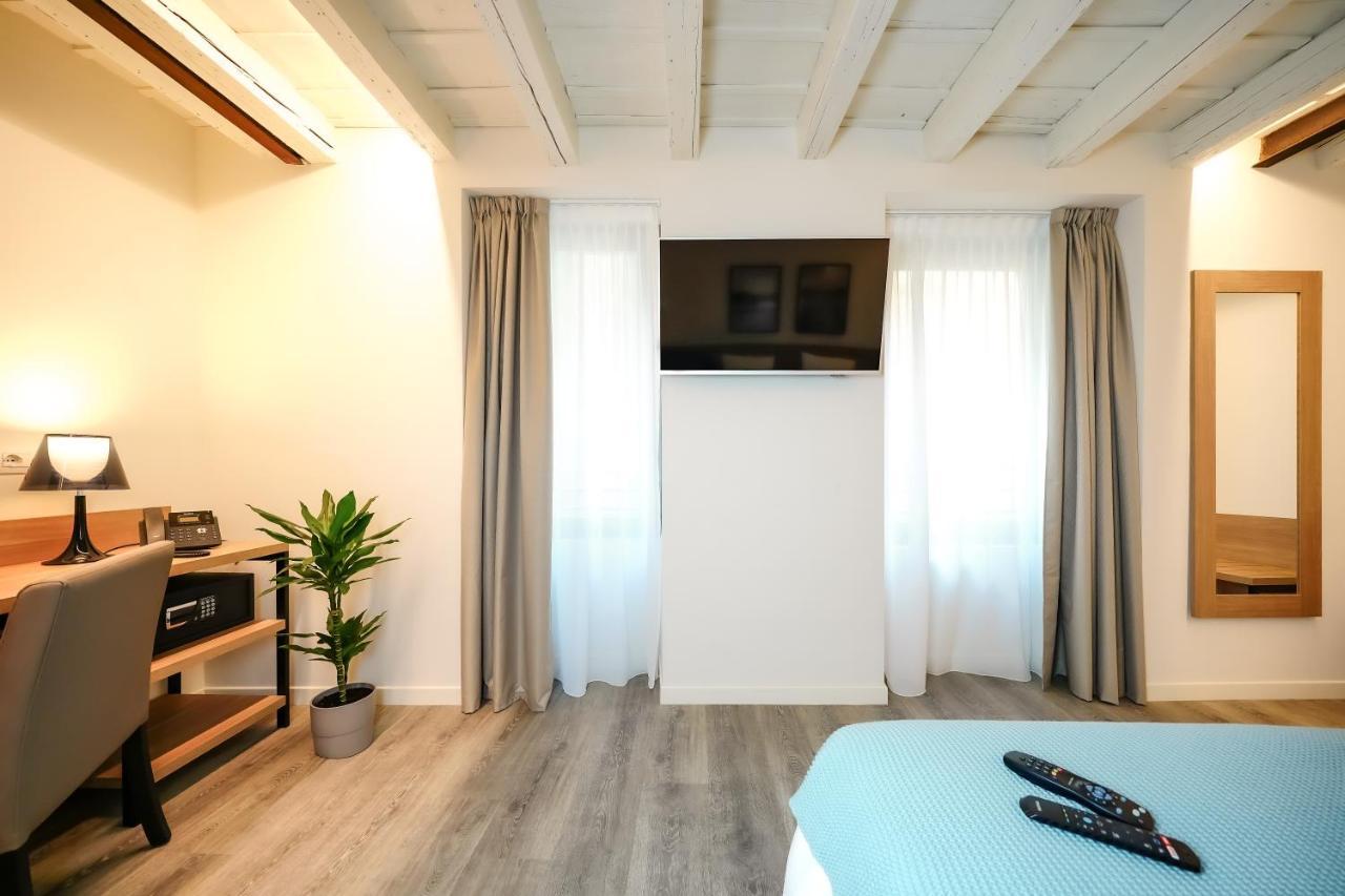Bergamo Inn 15 מראה חיצוני תמונה A room at the hotel